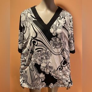 Fancy Fashion V-Neck T-Shirt – Black & White, XL